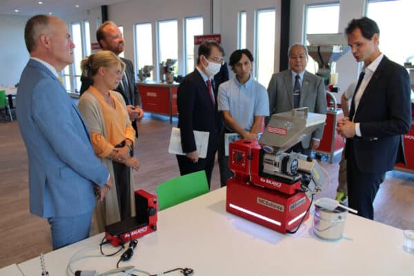 Delegation from the Japanese city of Kurobe visited Movacolor