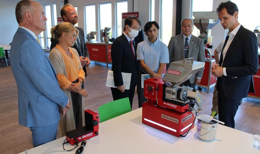 Delegation from the Japanese city of Kurobe visited Movacolor